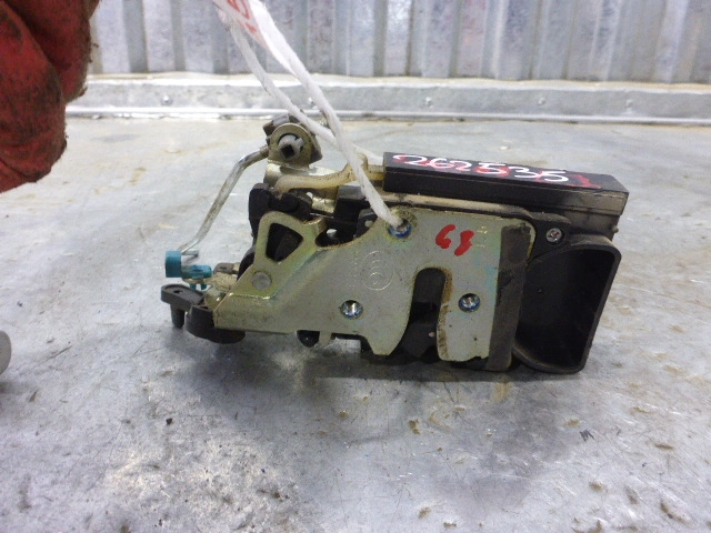 Замок двери задней левой