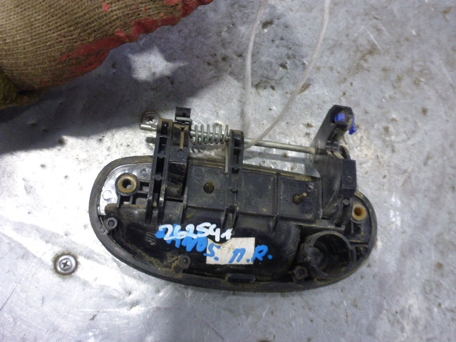 Ручка двери передней наружная правая