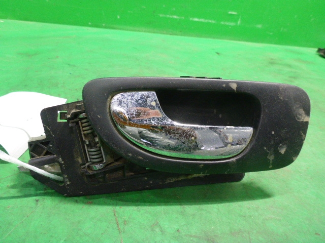 Ручка двери задней внутренняя левая