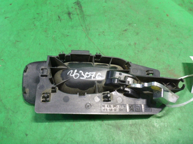 Ручка двери задней внутренняя левая