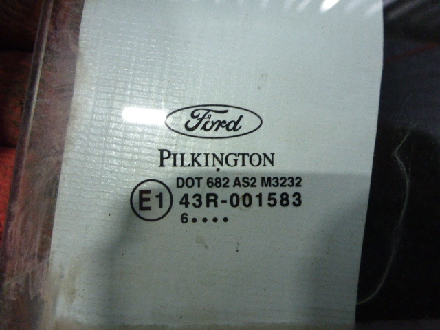 Стекло двери задней левой