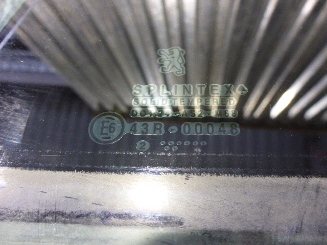 Стекло двери задней левой