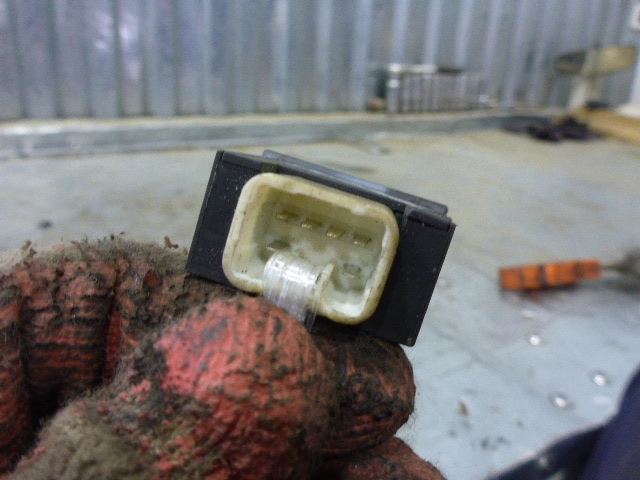 Кнопка корректора фар