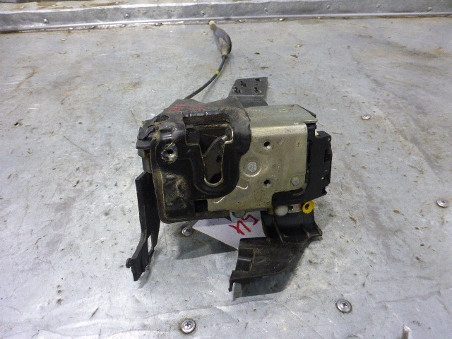 Замок двери задней левой