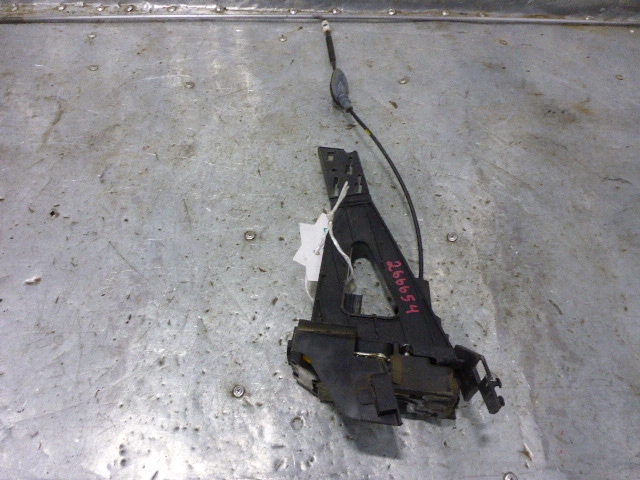 Замок двери задней левой