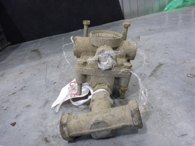 Клапан ускорительный