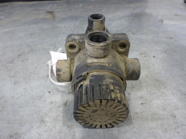 Клапан ускорительный