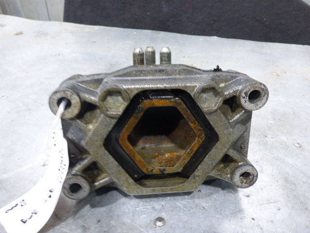 Опора двигателя задняя