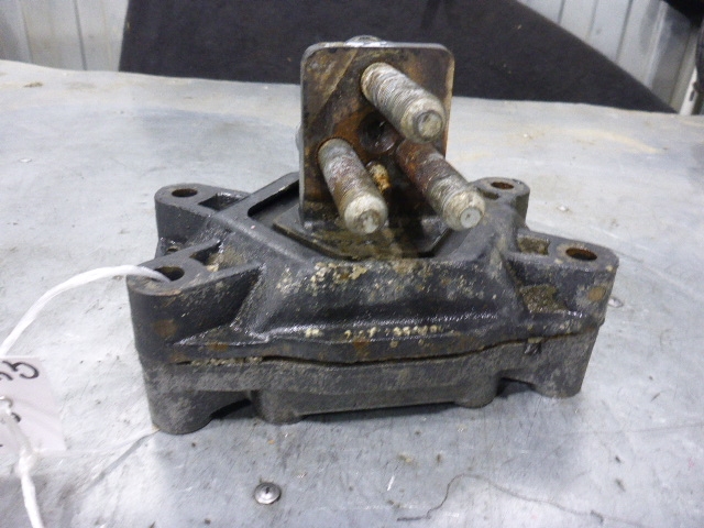 Опора двигателя задняя