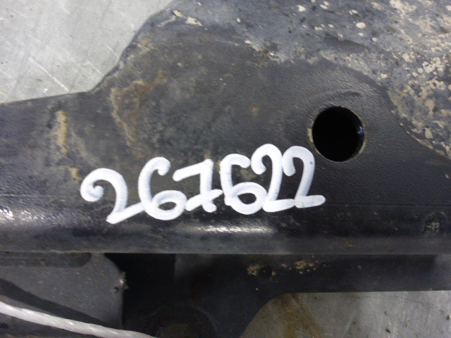 Кронштейн переднего бампера правый