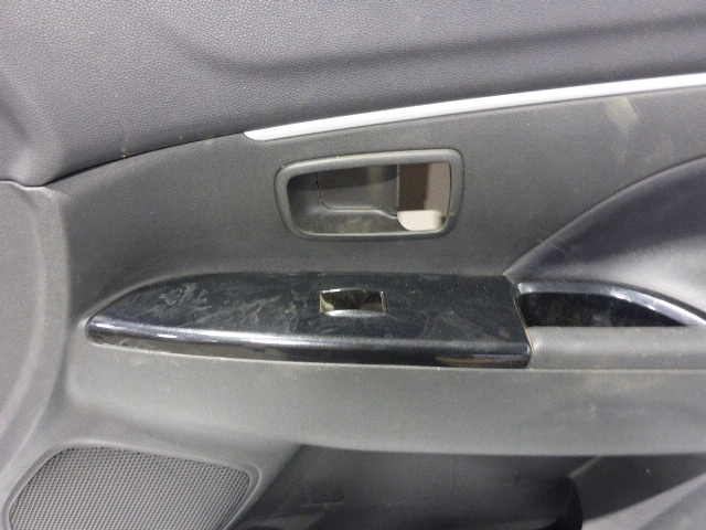 Обшивка двери передней правой