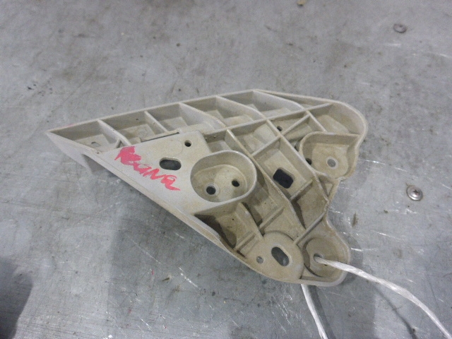 Кронштейн переднего бампера левый