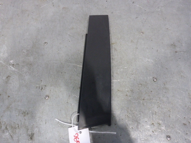 Накладка двери передней левой