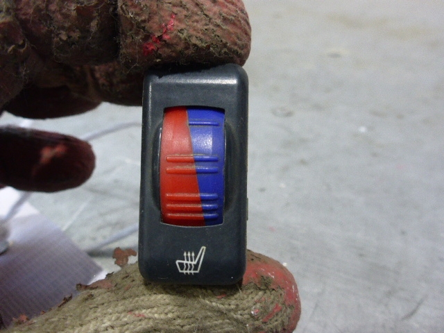 Кнопка обогрева сидений