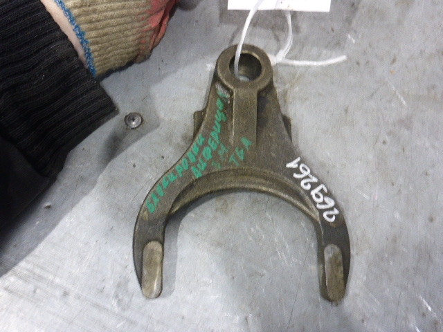 Вилка включения передачи