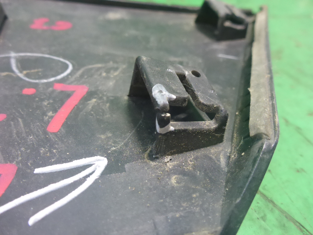 Накладка заднего крыла левого