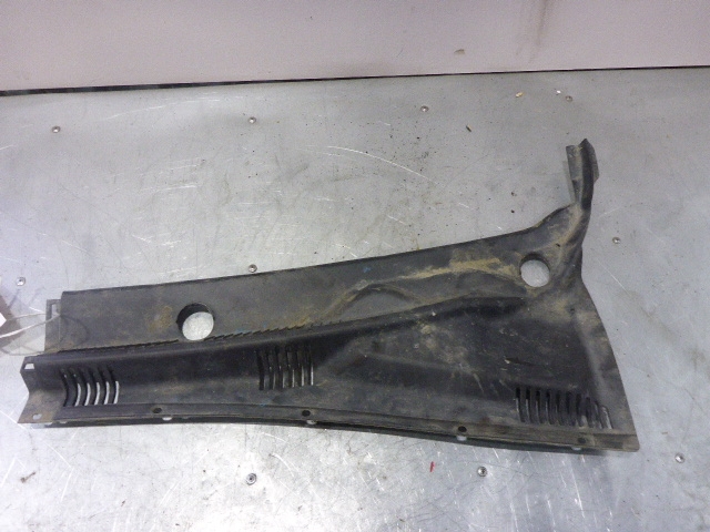 Решетка стеклоочистителей (Жабо)