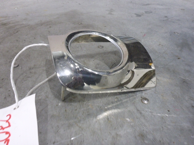 Рамка противотуманной фары правой