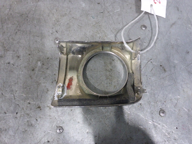 Рамка противотуманной фары правой