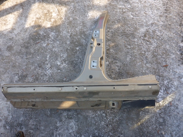 Порог со стойкой левый