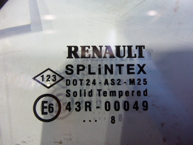 Стекло двери передней правой (форточка)