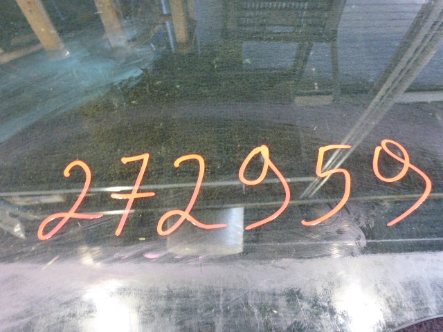 Стекло двери передней правой