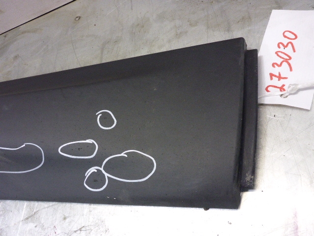 Накладка двери передней правой