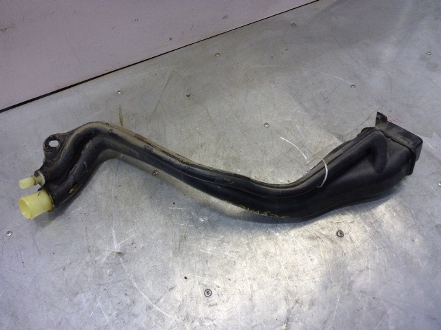 Горловина топливного бака