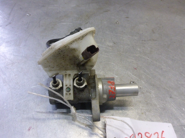 Цилиндр тормозной главный