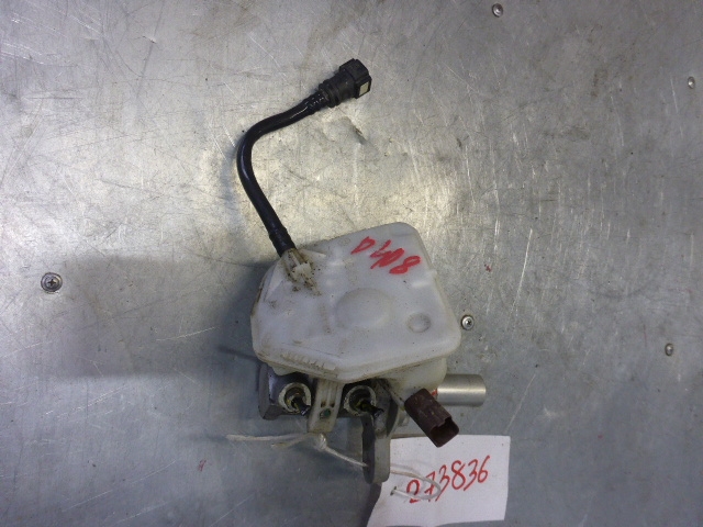 Цилиндр тормозной главный