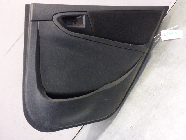 Обшивка двери задней правой