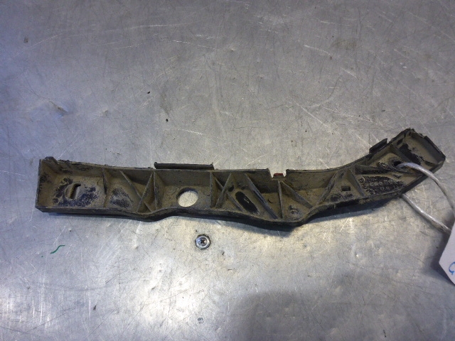 Кронштейн переднего бампера правый