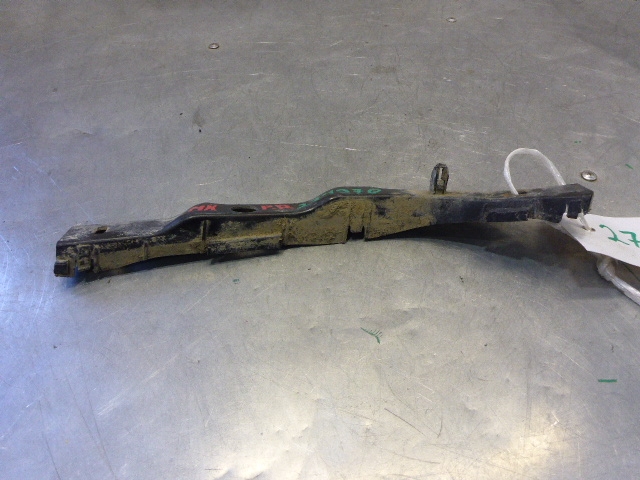 Кронштейн переднего бампера правый