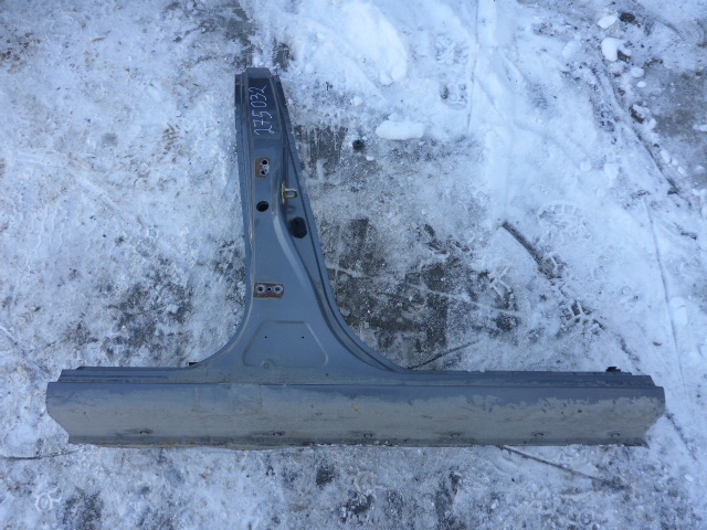 Порог со стойкой правый