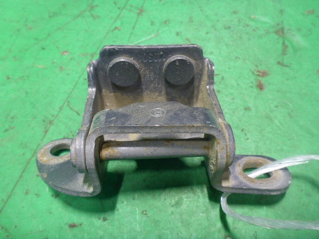 Петля двери задней правой верхняя