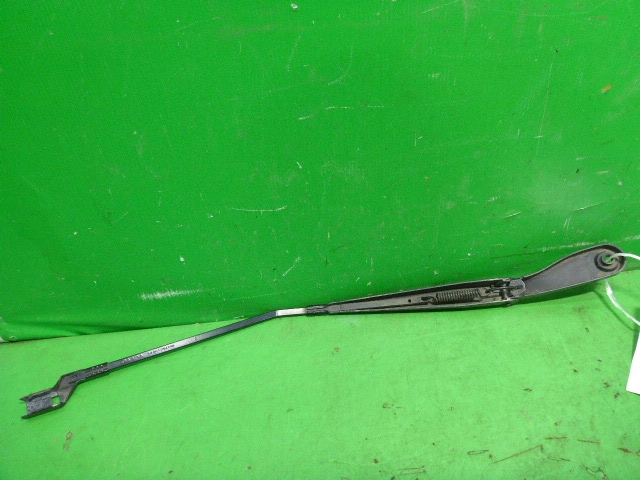 Поводок стеклоочистителя передний правый