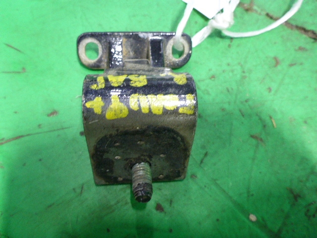 Петля двери багажника