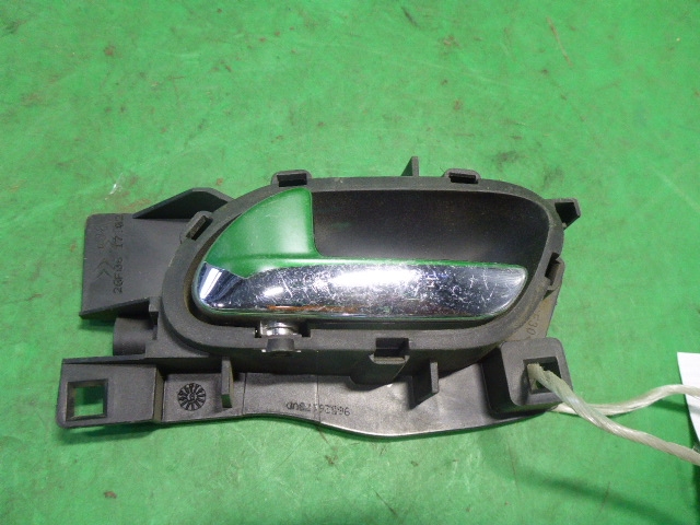 Ручка двери задней внутренняя левая