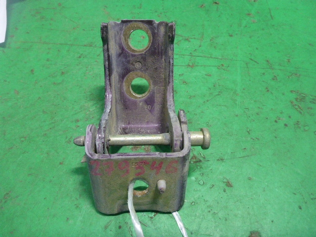 Петля двери задней левой нижняя