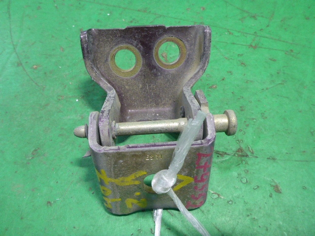 Петля двери задней правой верхняя