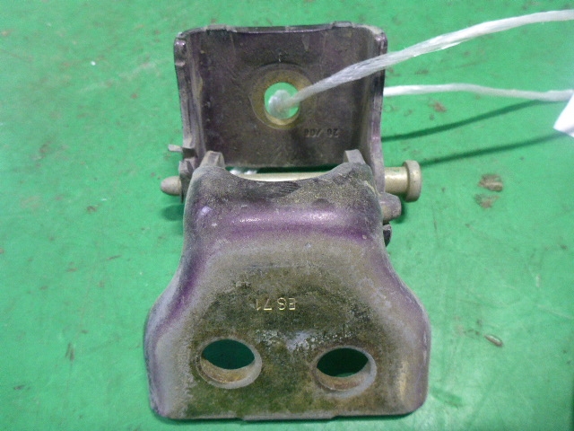 Петля двери задней правой верхняя