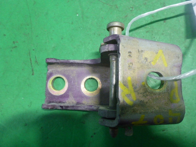 Петля двери передней левой нижняя