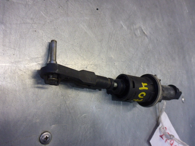 Цилиндр сцепления главный