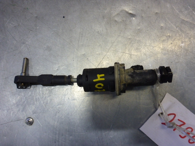 Цилиндр сцепления главный