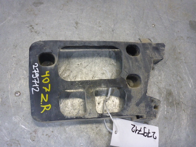 Кронштейн заднего бампера правый