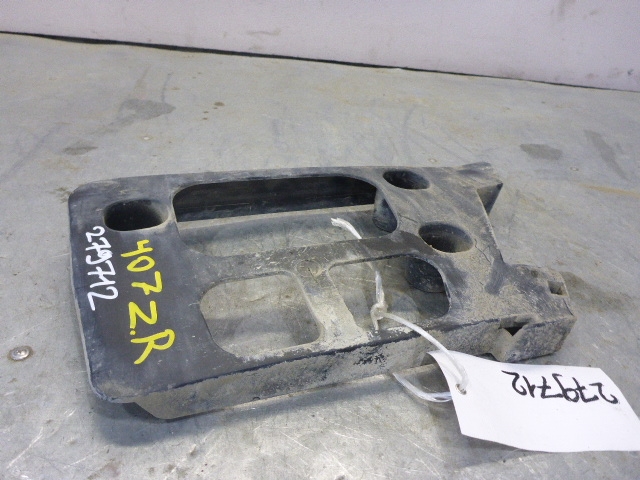 Кронштейн заднего бампера правый