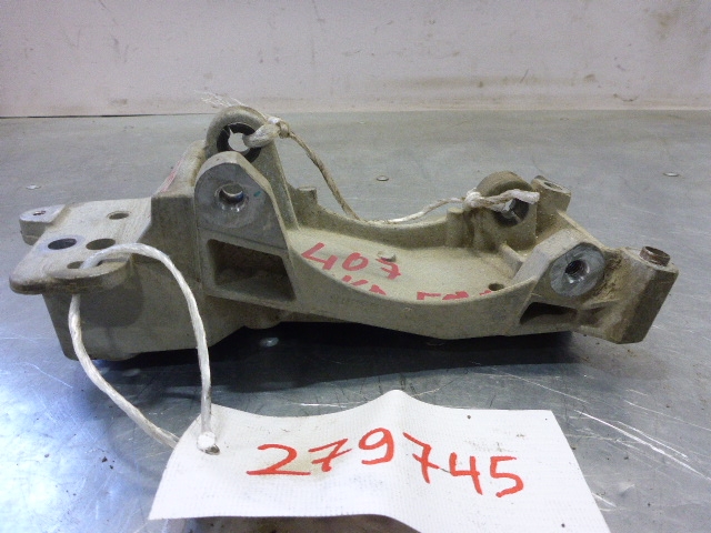 Кронштейн генератора