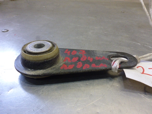 Кронштейн передней балки