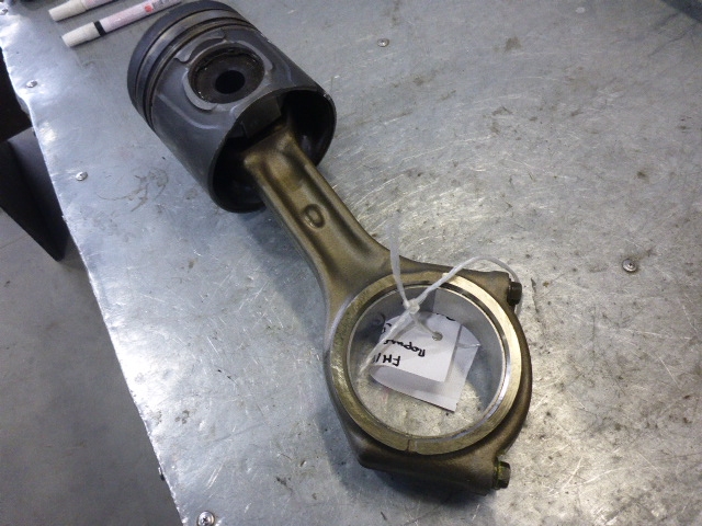 Поршень с шатуном