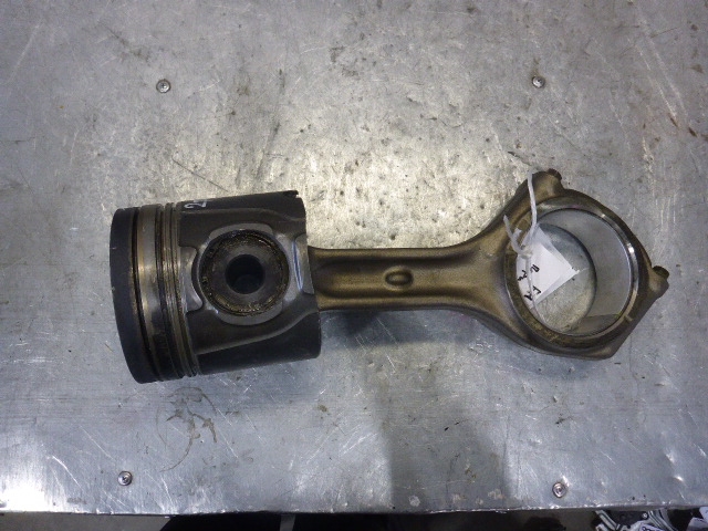 Поршень с шатуном